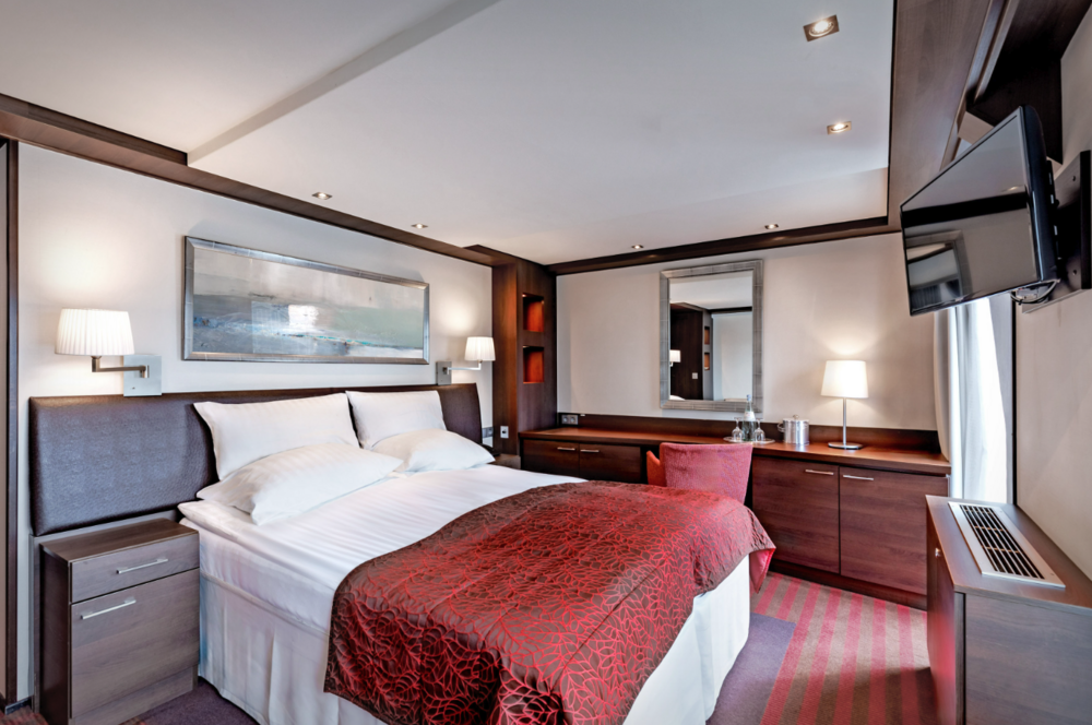 2-bed junior suite with Juliette balcony, E